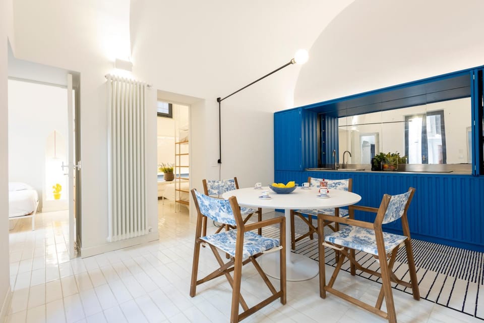 Kitchen or kitchenette, Living room, Seating area, Dining area, air conditioner