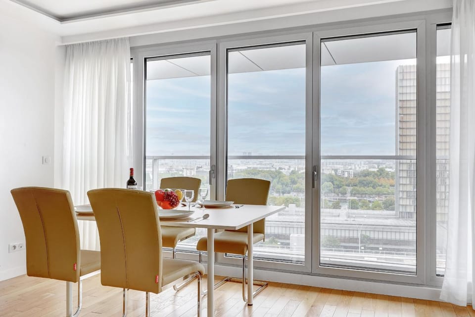 Suite Mitterand, Penthouse Parisien avec balcon Apartment in Paris