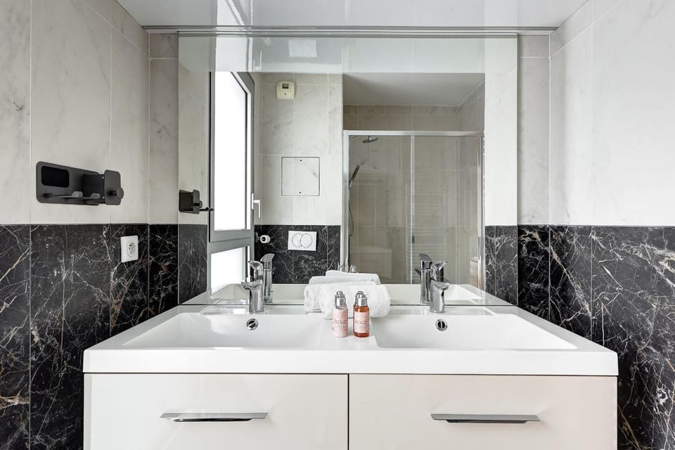 Suite Mitterand, Penthouse Parisien avec balcon Apartment in Paris