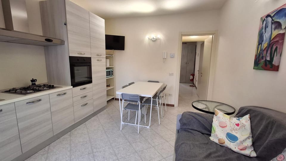 TV and multimedia, Kitchen or kitchenette, Living room
