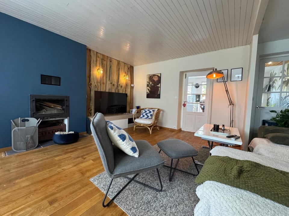 TV and multimedia, Living room, Seating area