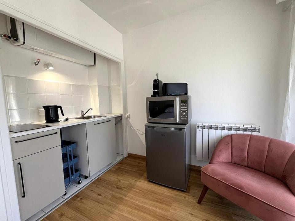 Coffee/tea facilities, Kitchen or kitchenette, oven, toaster