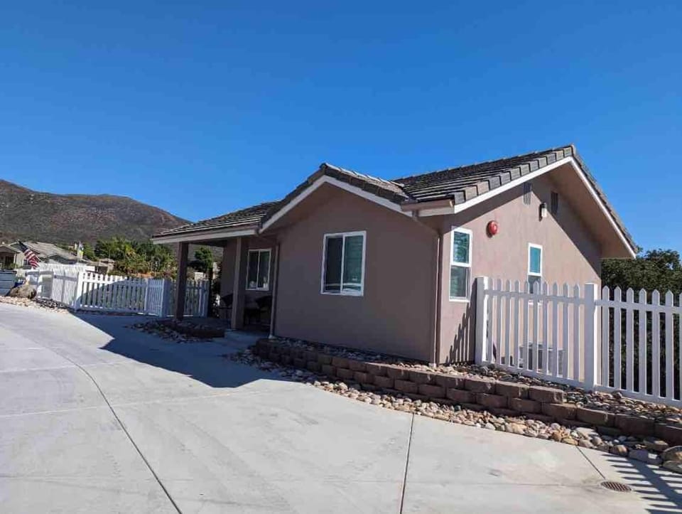 Property building, Day, Mountain view