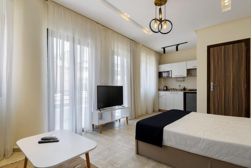 Communal lounge/ TV room, Bed, TV and multimedia, Kitchen or kitchenette, Photo of the whole room, Evening entertainment, Bedroom