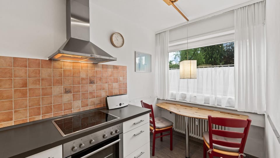 Kitchen or kitchenette, Dining area, dishwasher, toaster