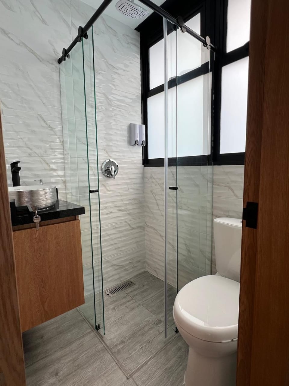 apto con jacuzzi y aire acondicionado cerca laureles Apartment in Medellin