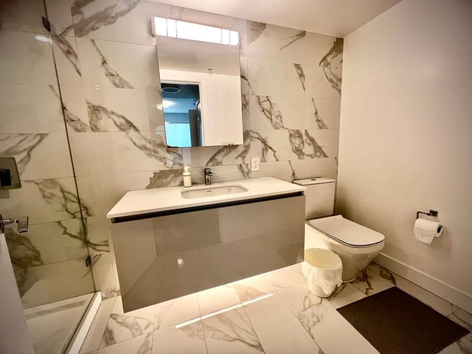 Mordern stylish 2B2B close to Richmond center Apartment in Richmond