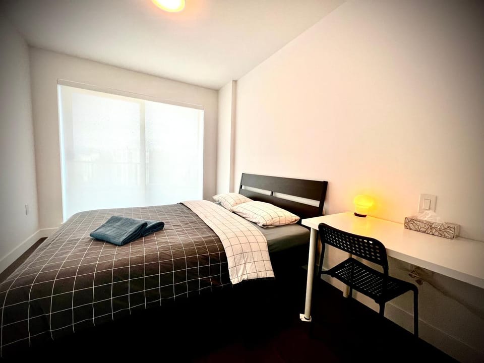 Mordern stylish 2B2B close to Richmond center Apartment in Richmond