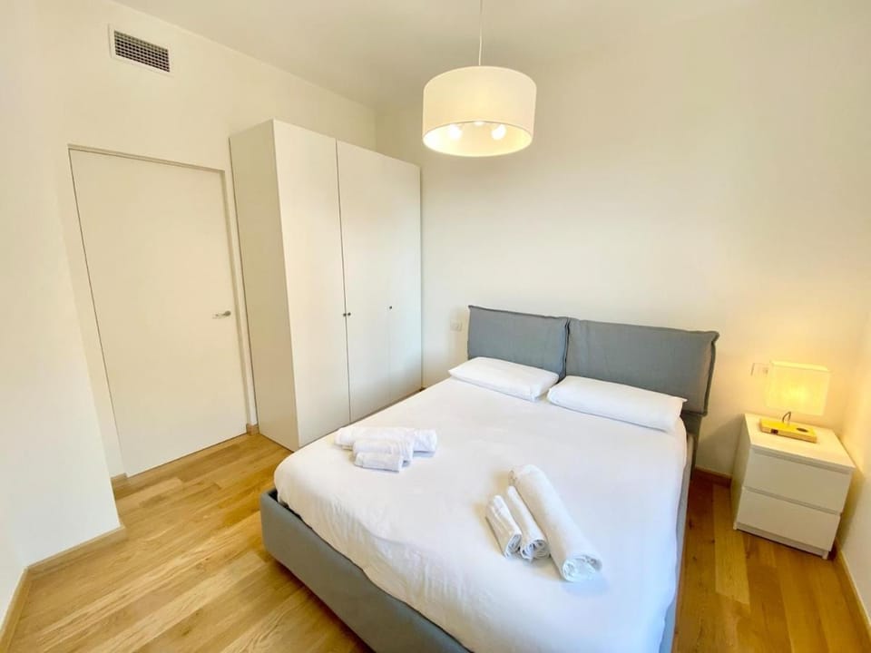 Penthouse with panoramic terrace-8 minutes from the Duomo Apartment in Milan