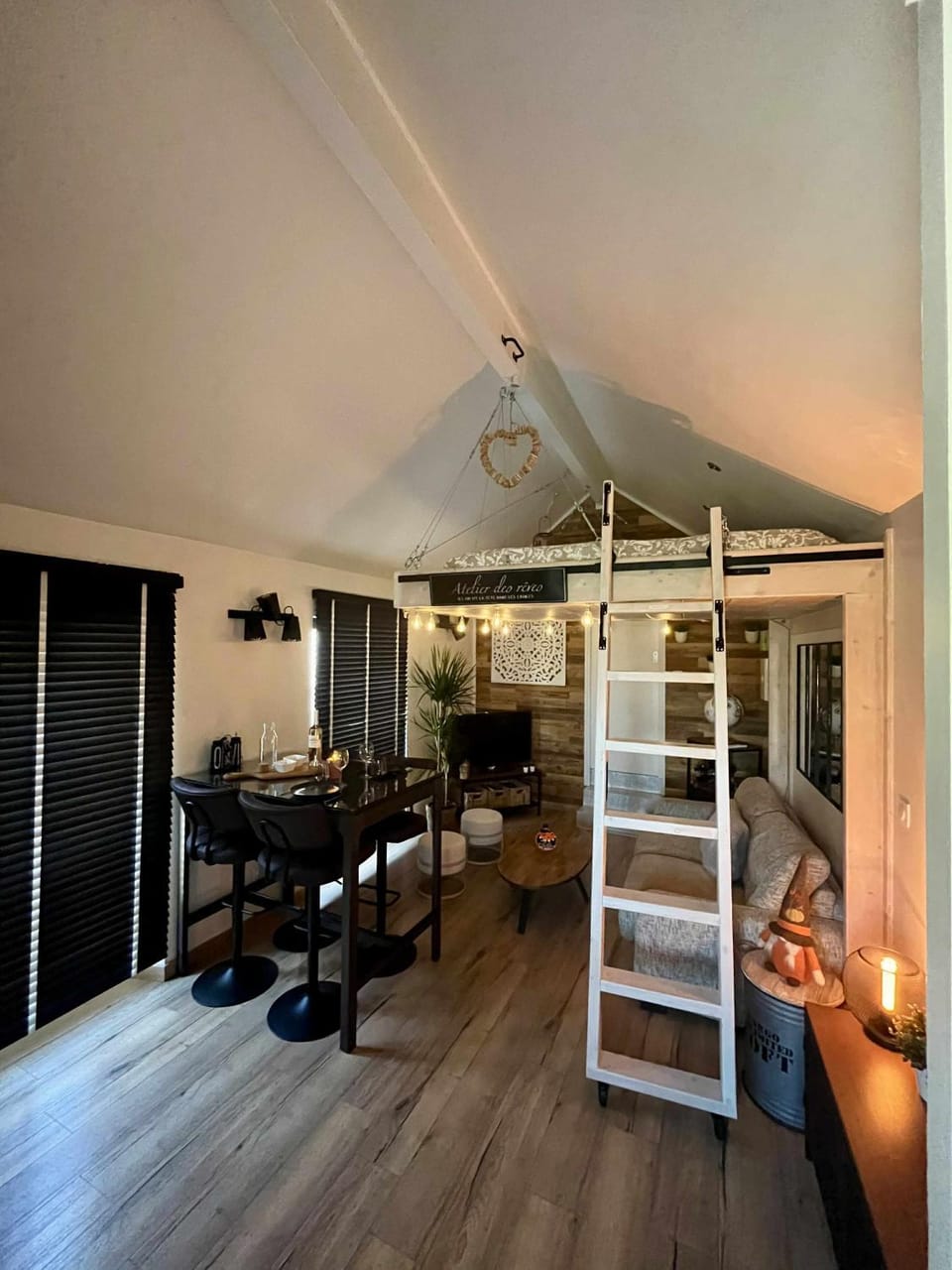 Communal lounge/ TV room