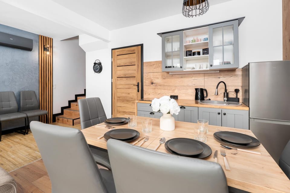Property building, Kitchen or kitchenette, Living room