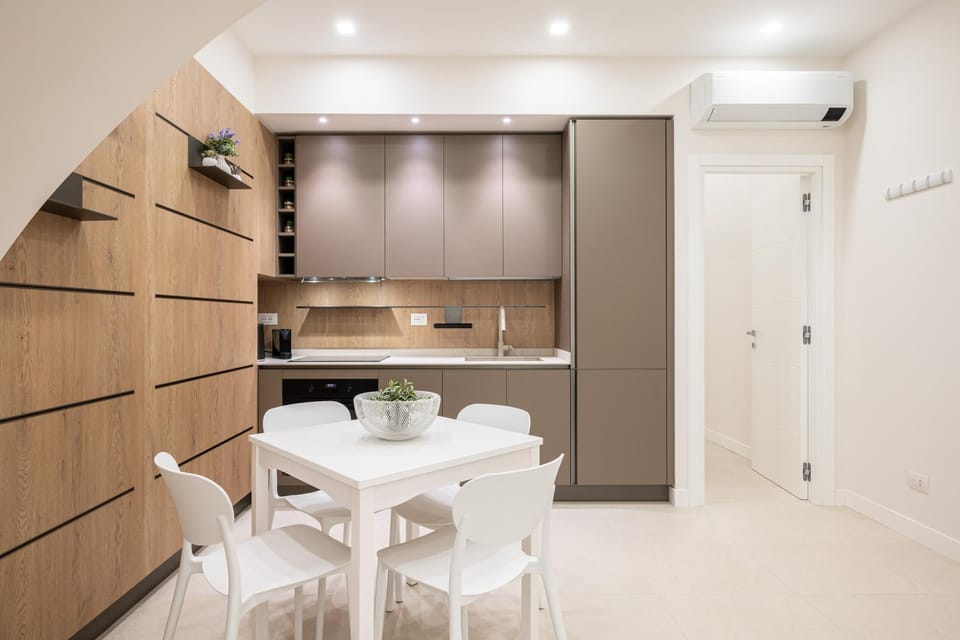 Kitchen or kitchenette, Dining area, oven, air conditioner