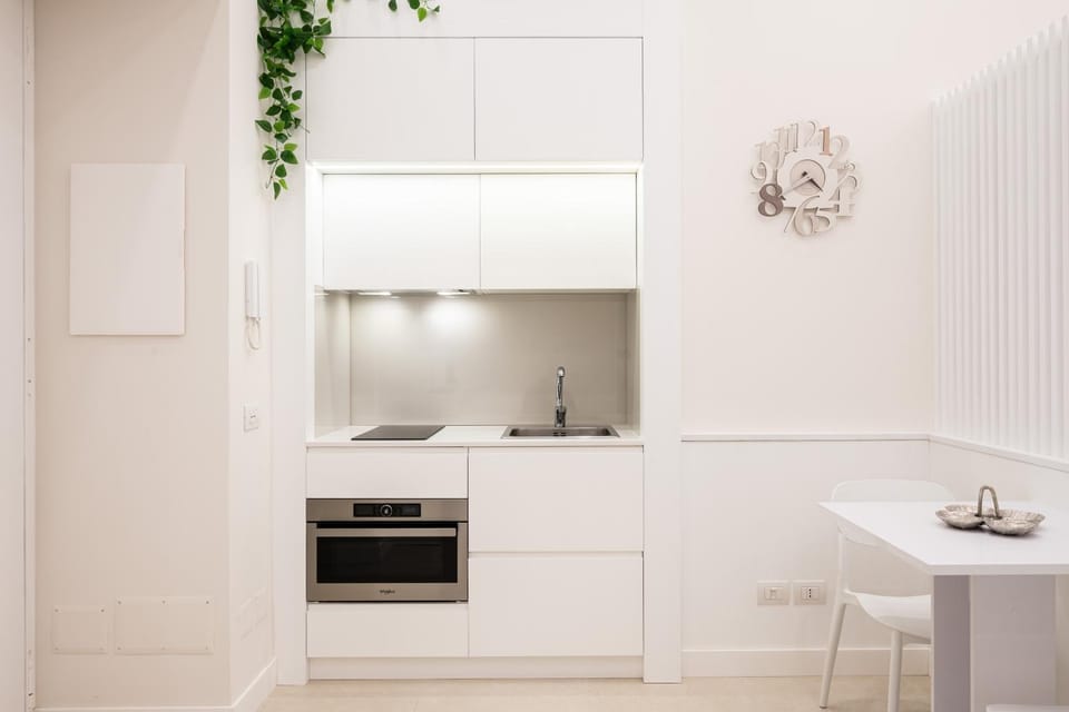 Kitchen or kitchenette, Dining area, stove