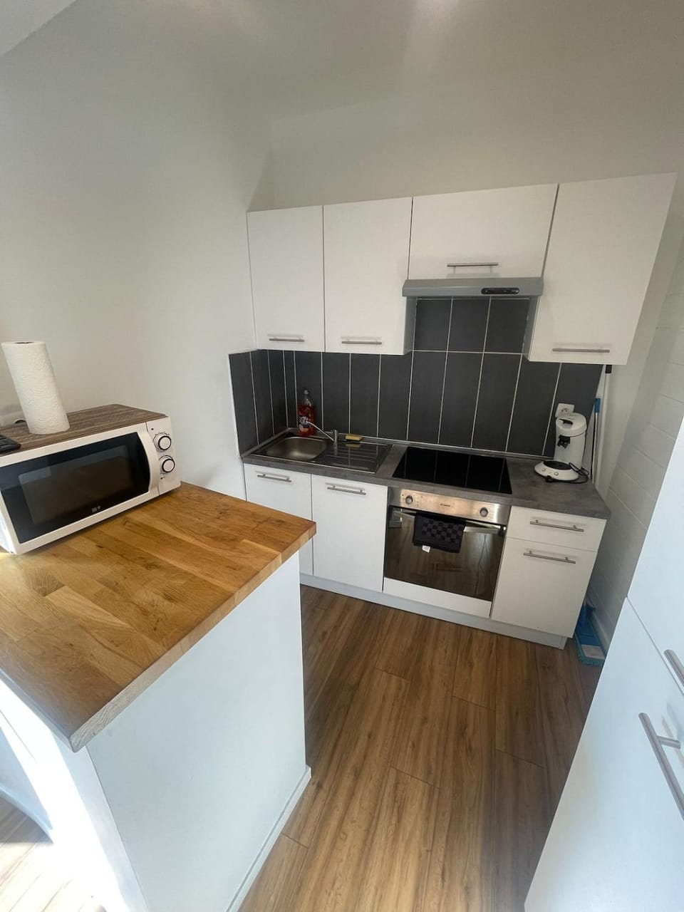 Kitchen or kitchenette, dishwasher, oven, pet friendly