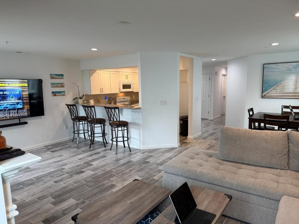 TV and multimedia, Kitchen or kitchenette, Seating area, Dining area