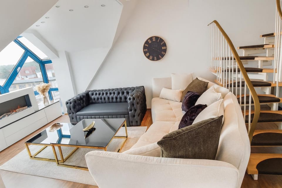 Living room, Seating area