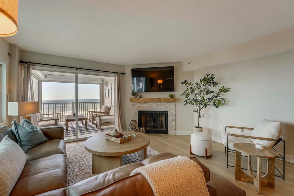 Gulf Views, Steps to Beach: Redington Shores Condo House in Redington Shores