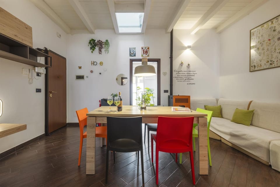 TV and multimedia, Living room, Seating area, Dining area
