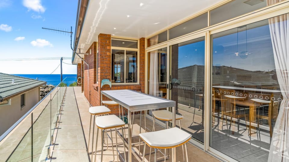 View (from property/room), Balcony/Terrace, Seating area, Sea view