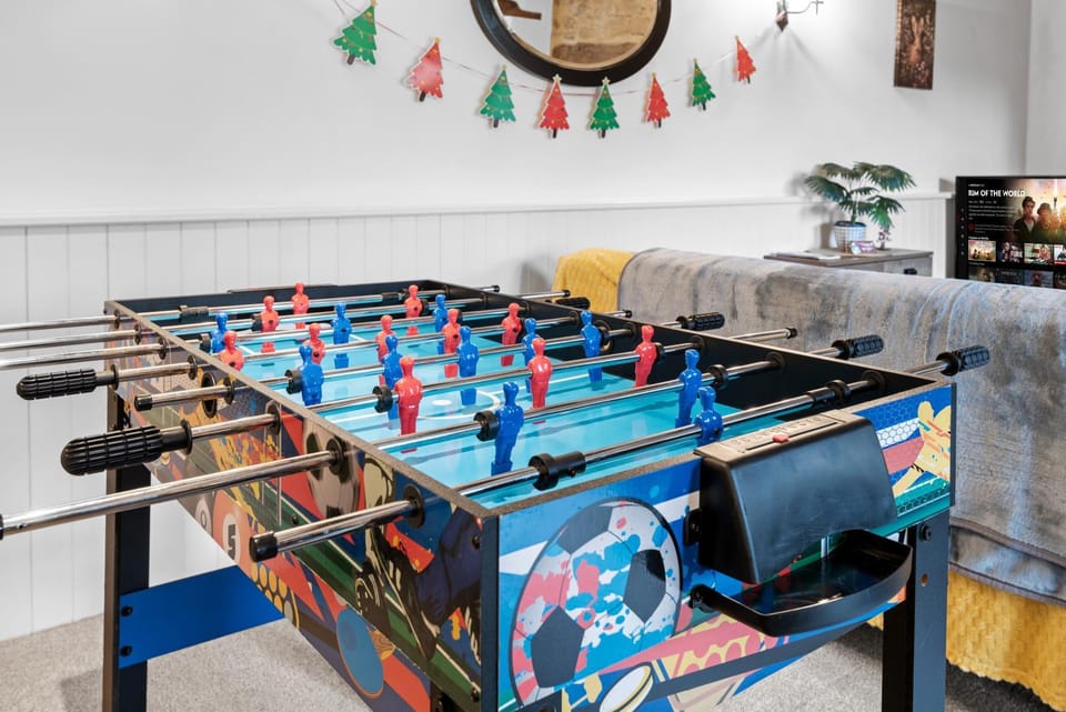 Game Room, Living room, fireplace