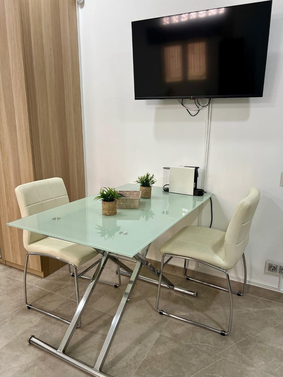 TV and multimedia, Dining area