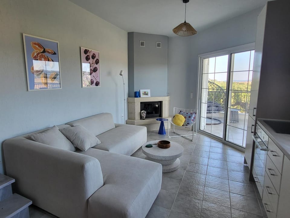 Kitchen or kitchenette, Living room, Seating area