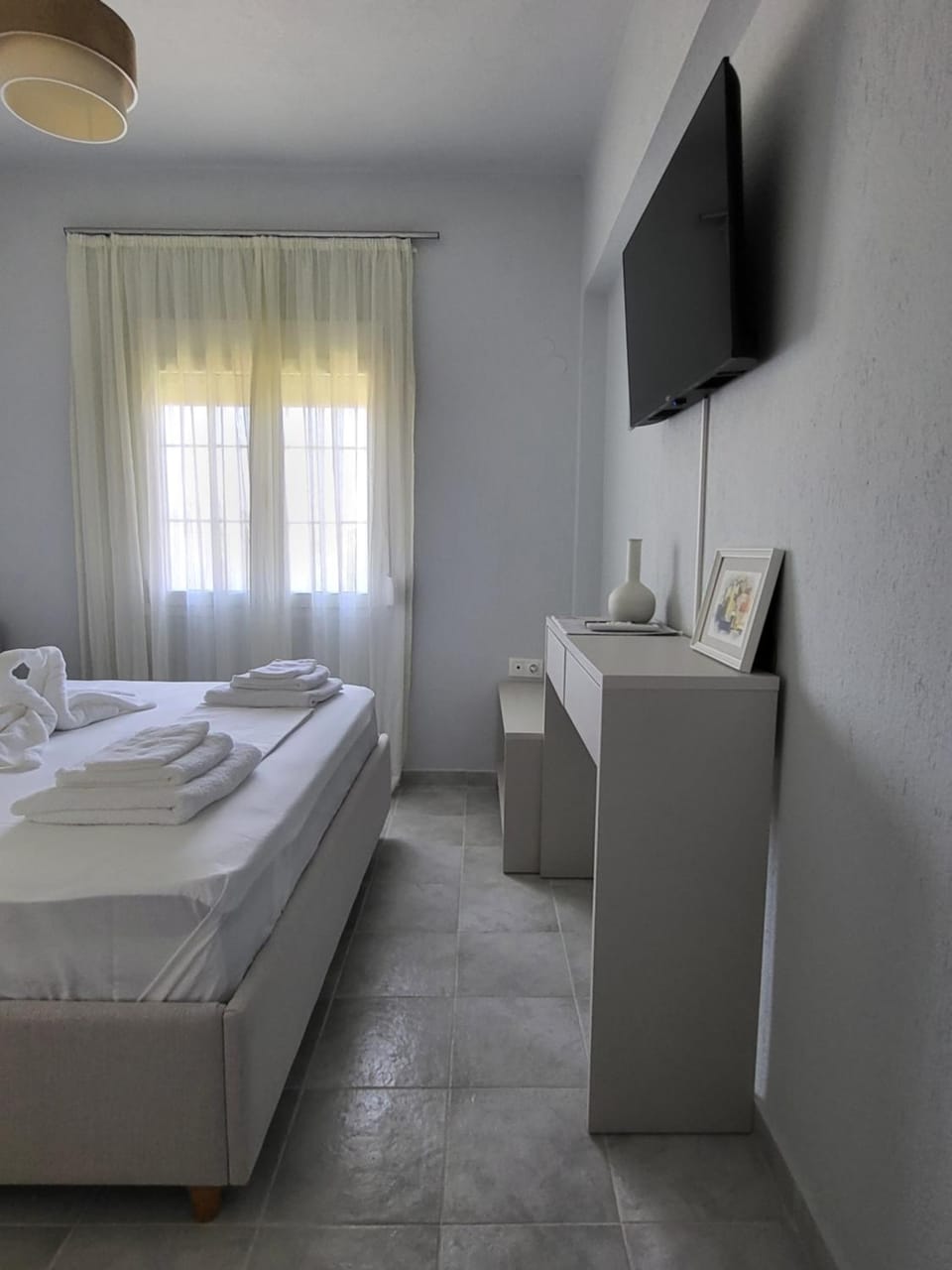 Bedroom, towels