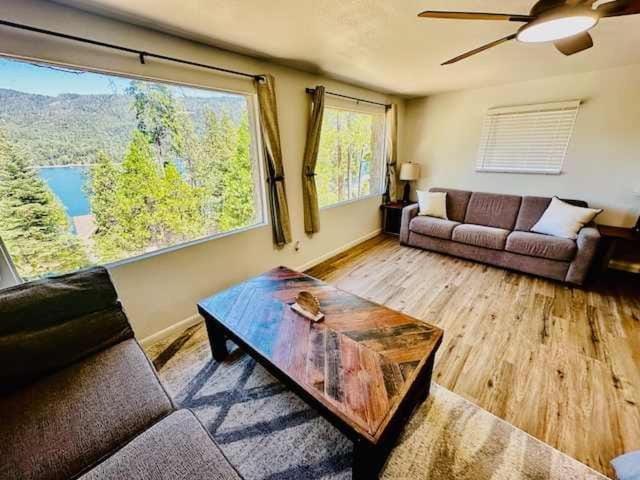 Lake View Suite for 2-Hot Tub-Dog Friendly Apartment in Sierra Nevada