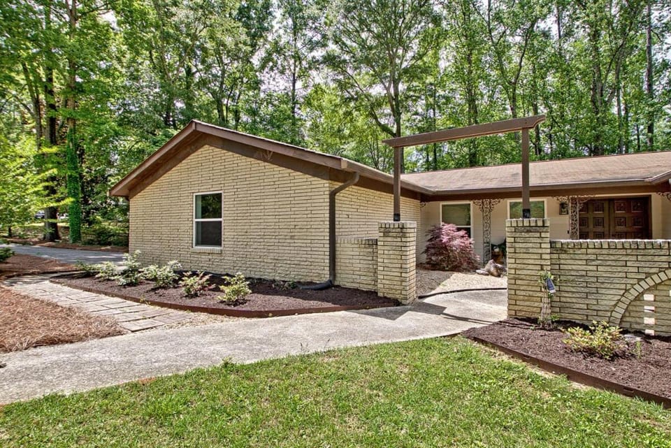 Peaceful & Luxurious 4 Bed Ranch Zen Retreat in Peachtree City Apartment in Peachtree City