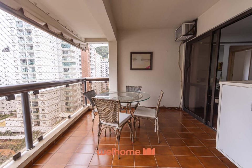 Apto em Guarujá a 3 min a pe da Praia Pitangueiras Apartment in State of São Paulo
