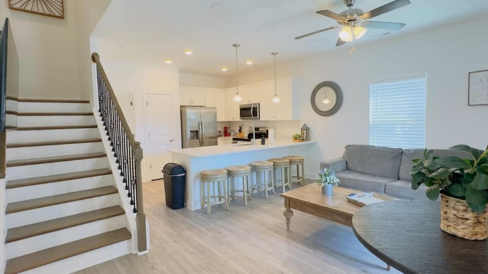 Spacious 4BR Townhouse 5 Min Walk to Beach House in Myrtle Beach