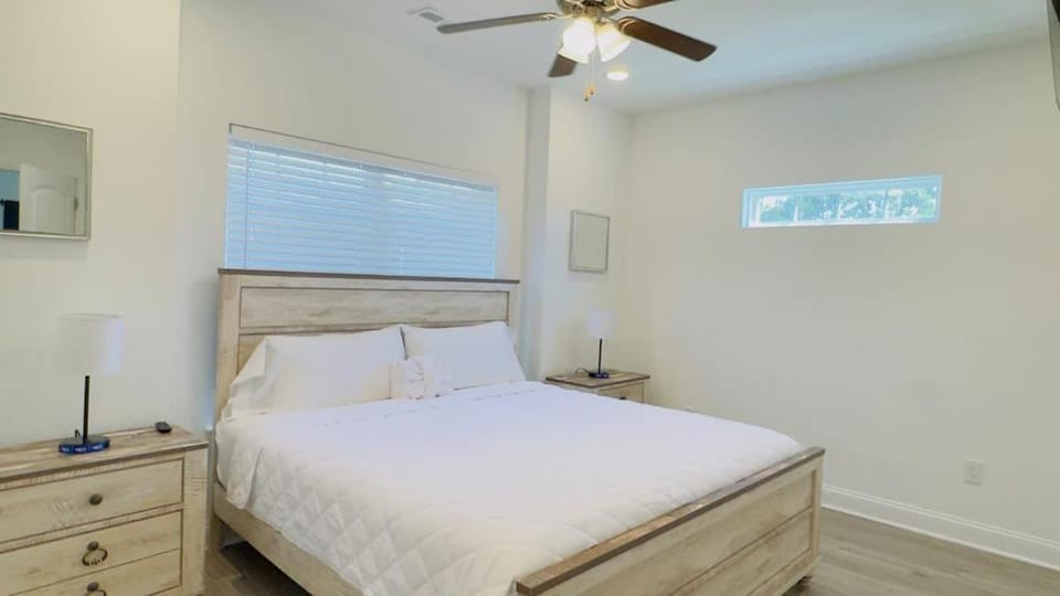 Spacious 4BR Townhouse 5 Min Walk to Beach House in Myrtle Beach