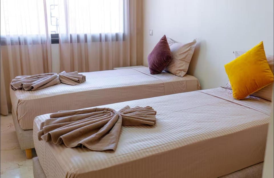 Bedroom, towels