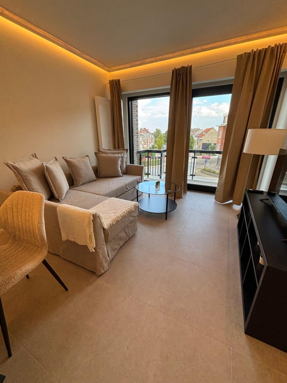 Luxury 1 Bedroom Apartment with Sofa Bed & Balconies Prime Location near ING Arena, Expo 12 & Atomium Apartment in Flanders