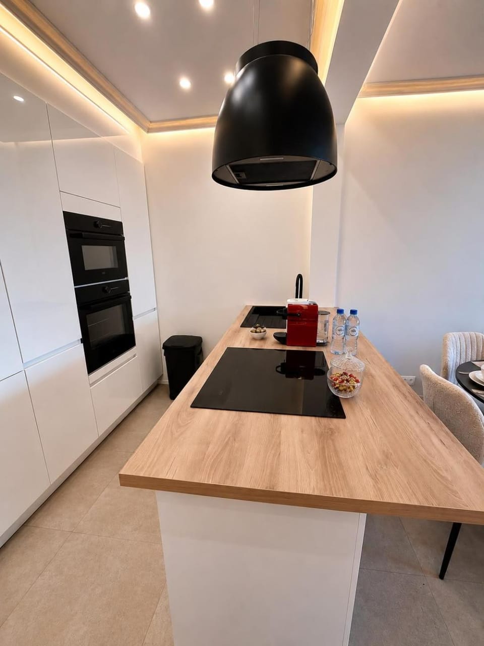Luxury 1 Bedroom Apartment with Sofa Bed & Balconies Prime Location near ING Arena, Expo 12 & Atomium Apartment in Flanders