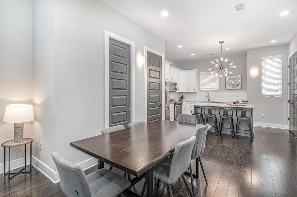 Cypress - Private Rooftop Patio - Mins to Broadway House in Nashville