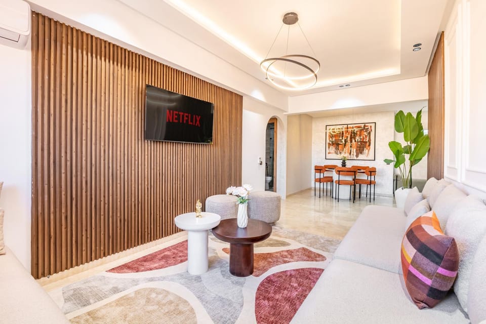 TV and multimedia, Living room, Seating area, Dining area