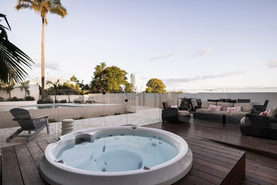 Hot Tub, Hot Tub