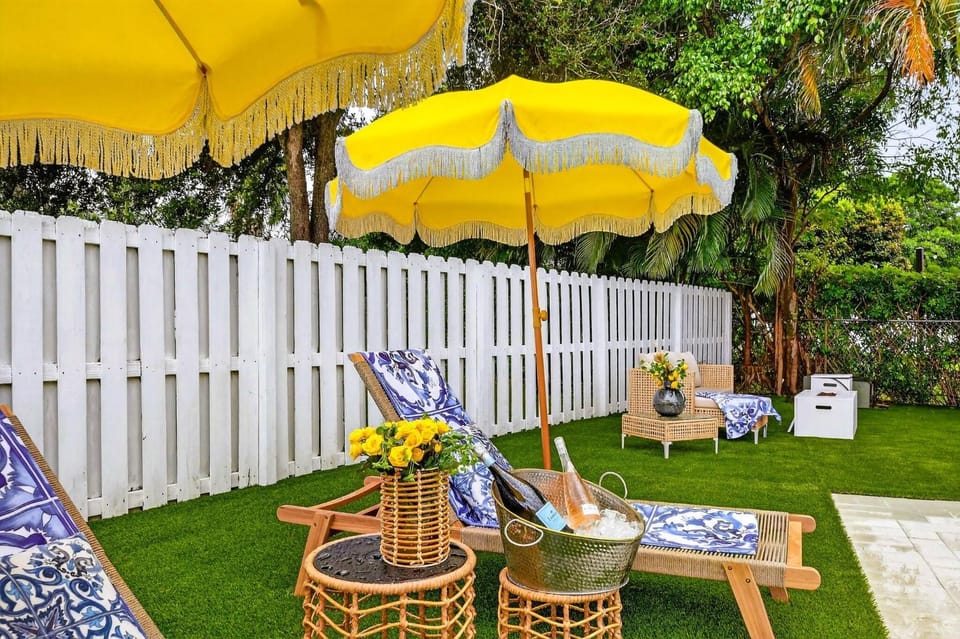 Garden, Decorative detail, Seating area, sunbed, towels