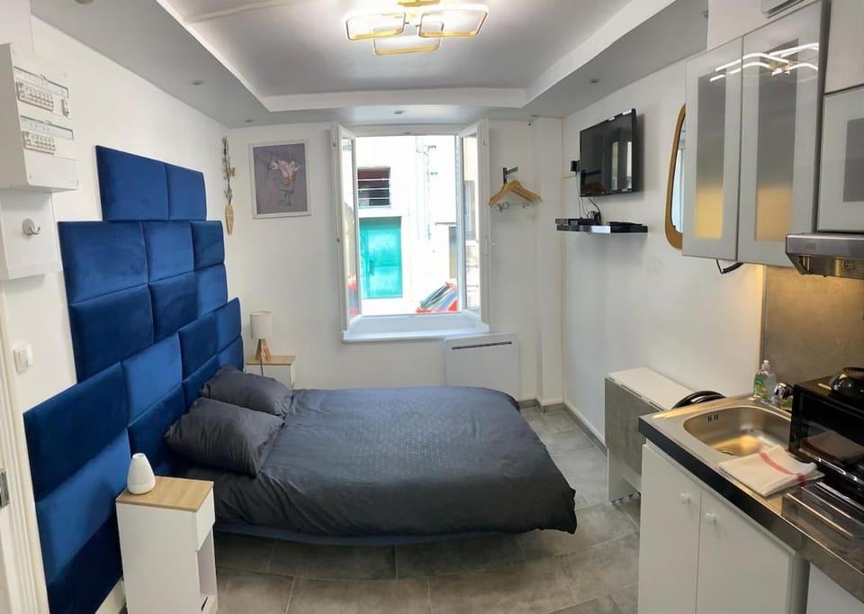 Studio Jacuzzi in Montargis centre Apartment in Centre-Val de Loire
