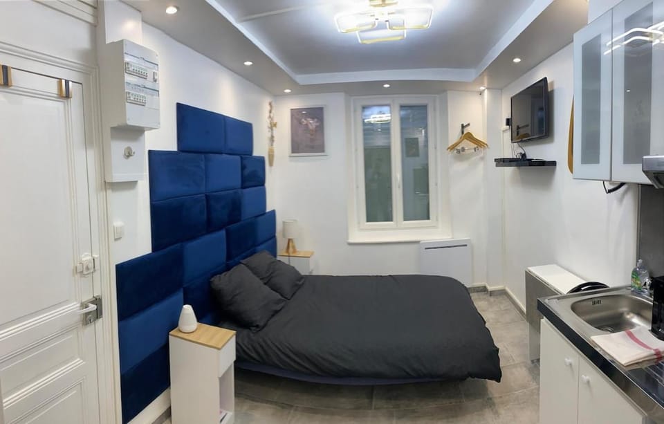Studio Jacuzzi in Montargis centre Apartment in Centre-Val de Loire