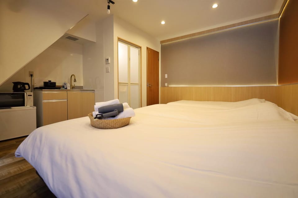 Bed, Kitchen or kitchenette, Photo of the whole room, Bedroom