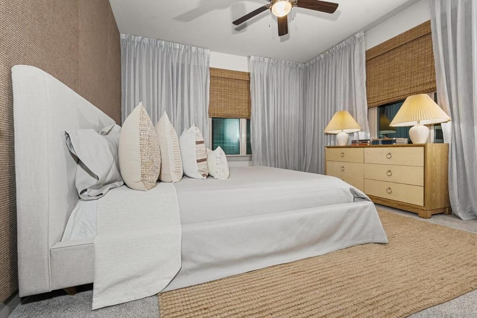 Pool, Central, Near Airport, Mini-Golf, Large space, Gym, Parking Apartment in Dallas