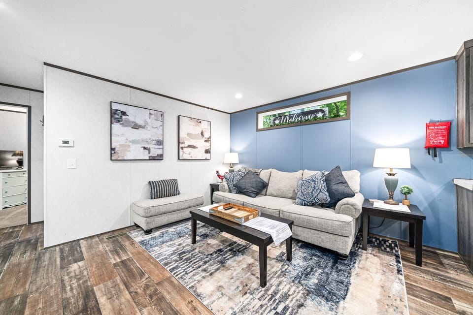 Communal lounge/ TV room, Living room, Seating area