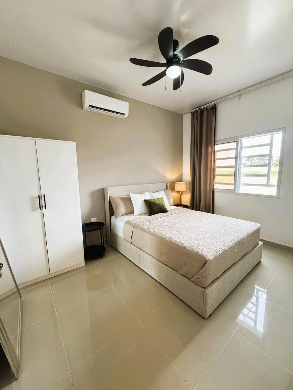Bed, Bedroom, air conditioner