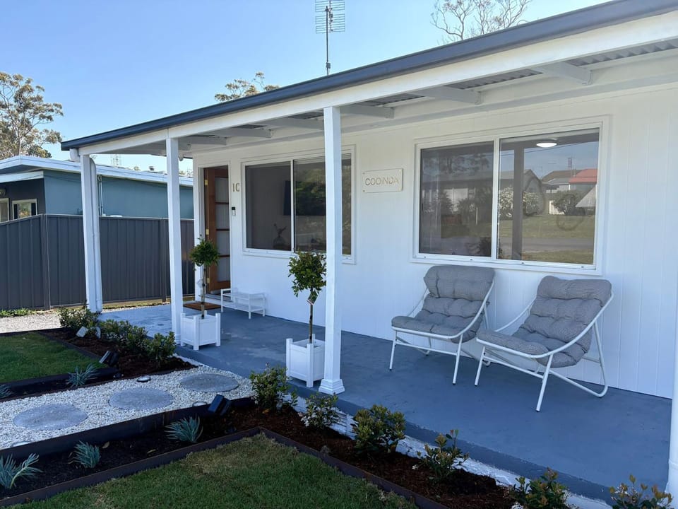 Cooinda on the Green by Book Jervis Bay - Your Happy Place! Golf Course Retreat with Kangaroo Views House in Saint Georges Basin