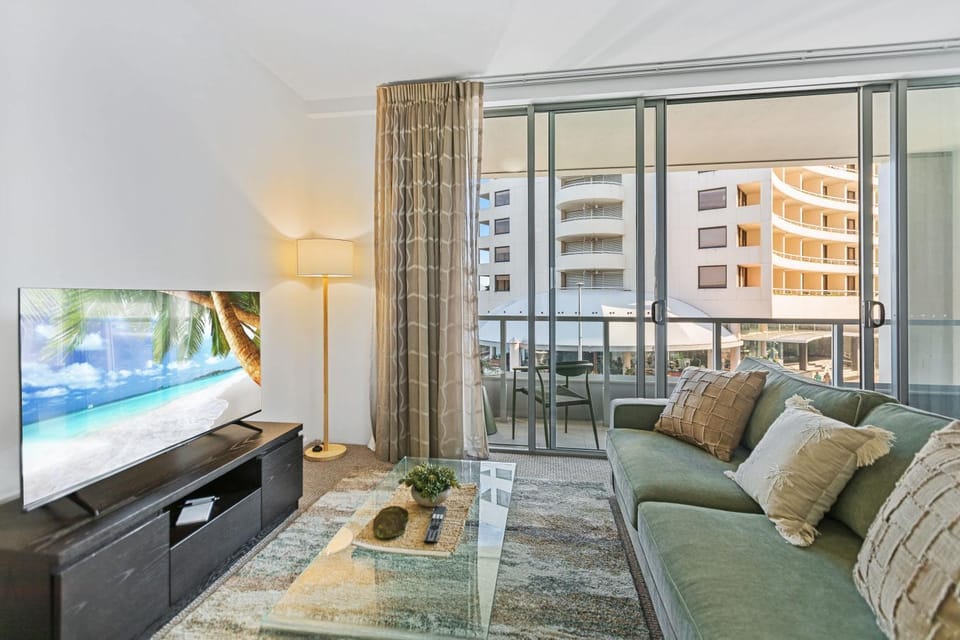 Waterfront Bliss Harbour Lights I Gym & City Apartment in Cairns