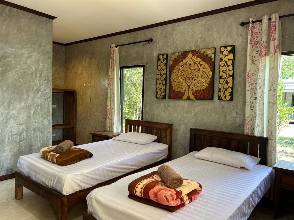 Bed, Photo of the whole room, Bedroom, towels