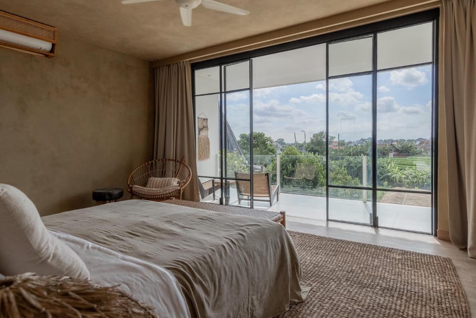 Bed, Natural landscape, View (from property/room), Balcony/Terrace, Bedroom