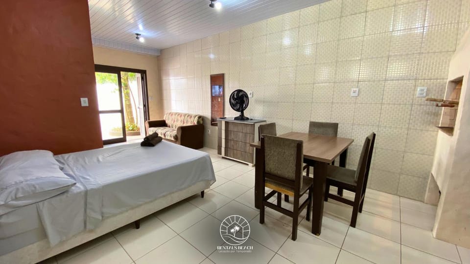 Bed, TV and multimedia, Living room, Photo of the whole room, Dining area, Bedroom, towels